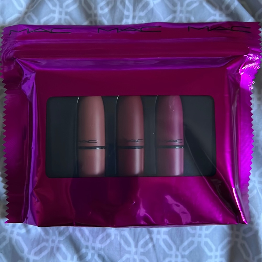 MAC shiny pretty things lip trio